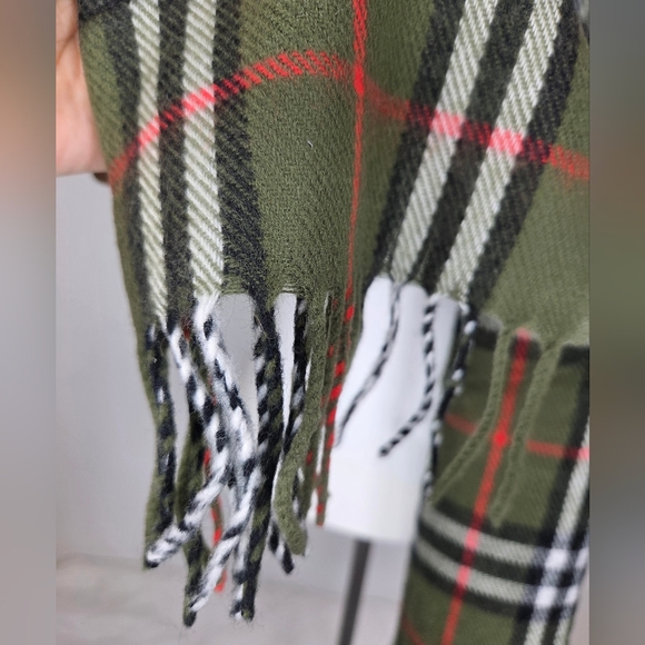 Plaid Green and Black Scarf - Picture 6 of 7